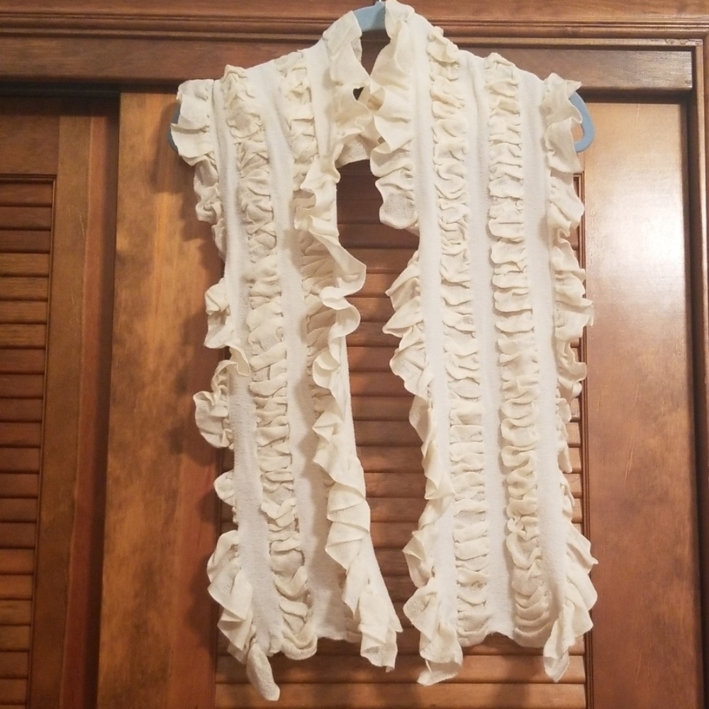 Ruffled cream scarf